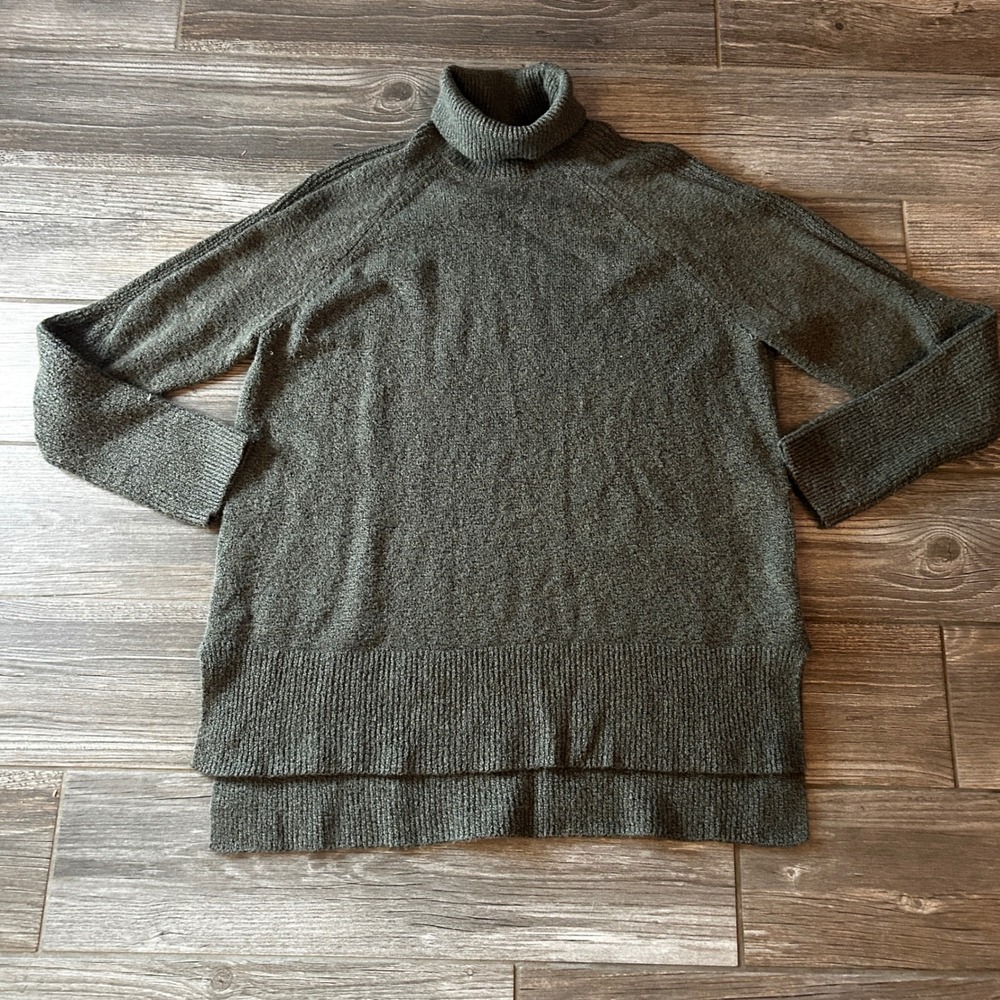 Oversized Women's Size Large Olive Green Textured Turtleneck Sweater
